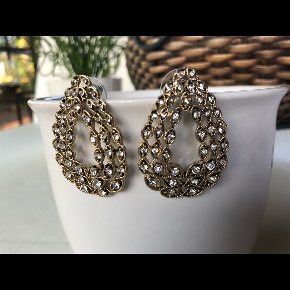Women Gold Tone Metal Teardrop Earrings